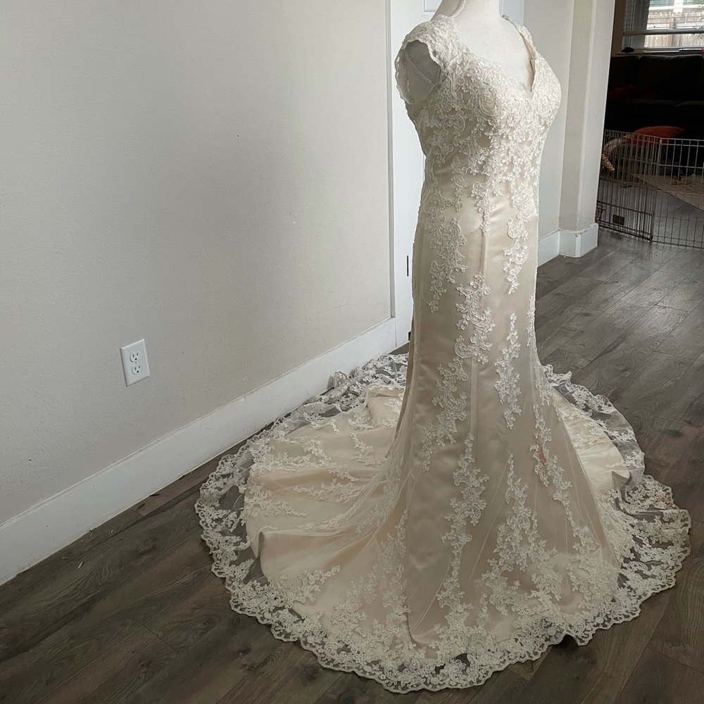 Alfred Angelo Ivory Lace Wedding Dress